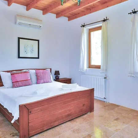 Sleeps 6 Air Con Wifi Bitez