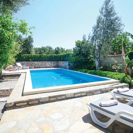 Villa Sleeps 6 Air Con Wifi Bitez