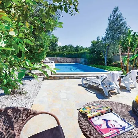 Villa Sleeps 6 Air Con Wifi